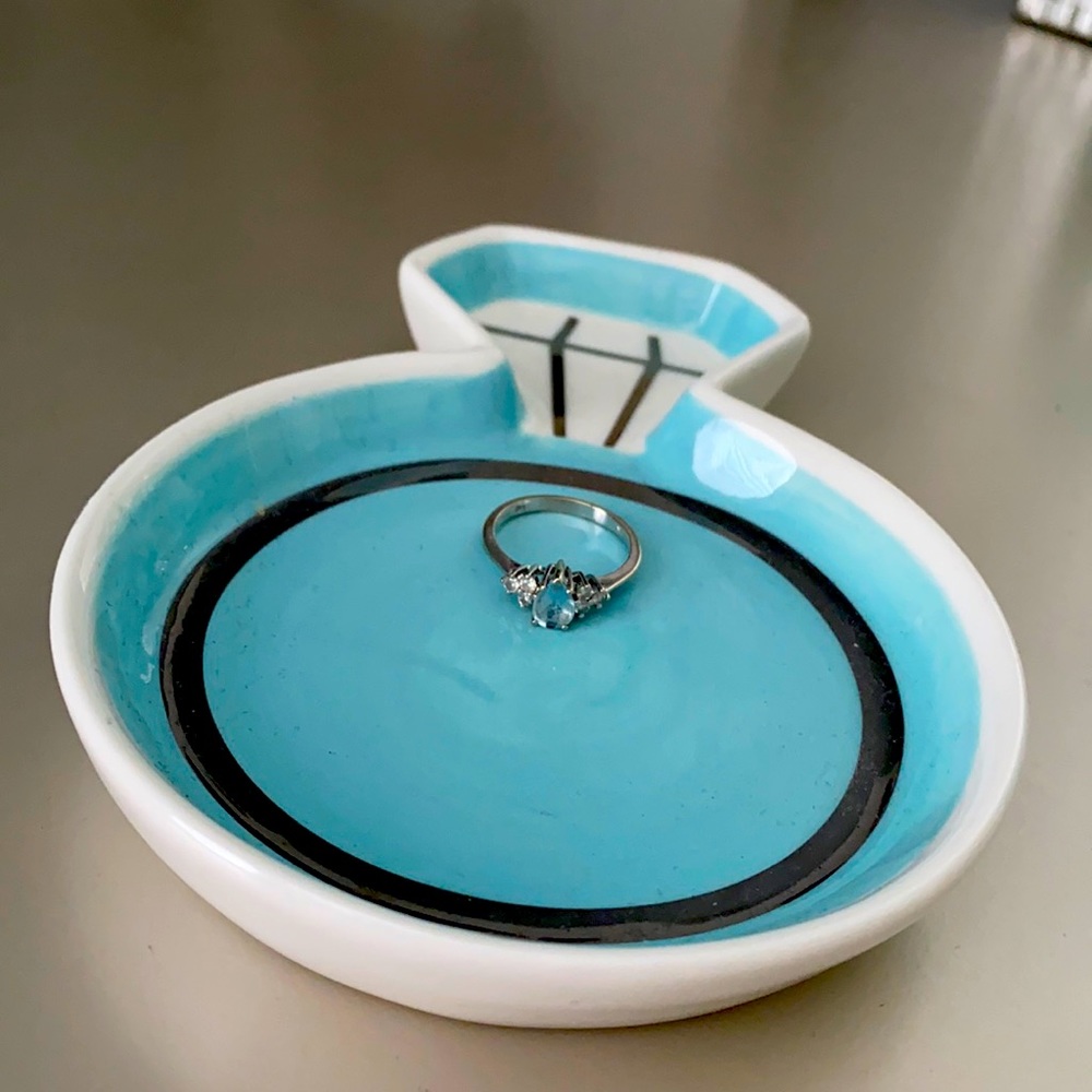 Aquamarine and diamond ring in white gold